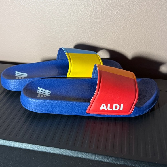 ALDI Slide Sandals - Picture 3 of 4